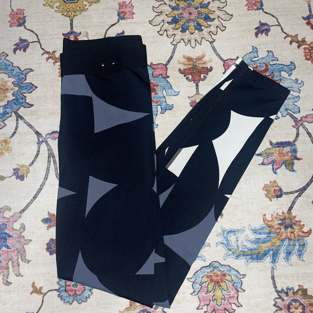 GAP Black and Gray Patterned Leggings